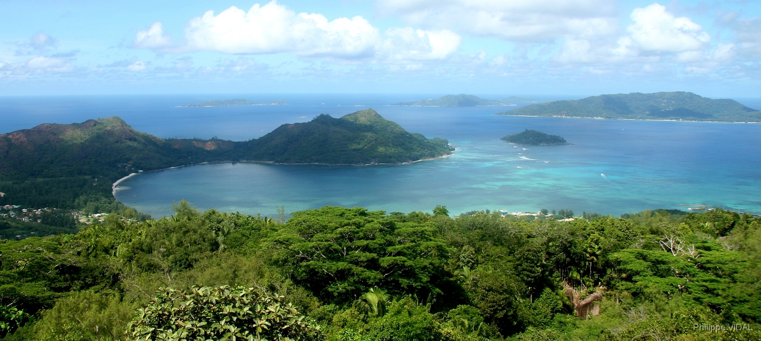 IMG_2315_rf_PRASLIN_DE GLACIS NOIR_LA DIGUE ET AUTRES SOEURS.jpg